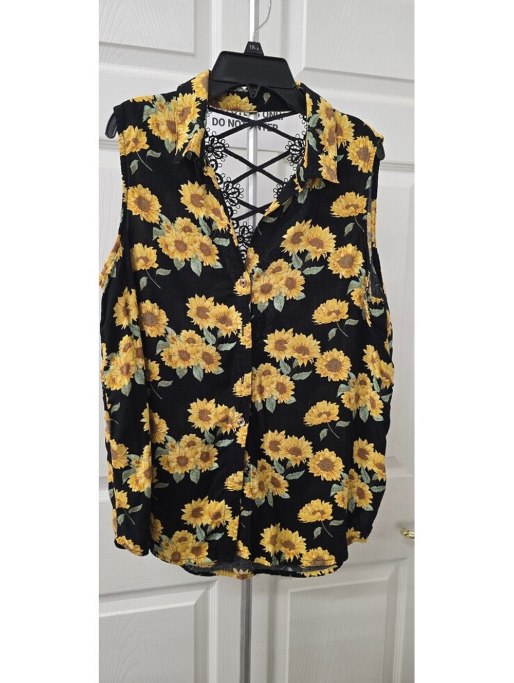 Black Sunflower Lace-Up Back Sleeveless Blouse – Size XL
